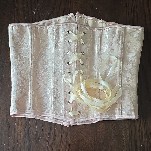 Elegant Cream Womans Corset - Picture 2 of 8